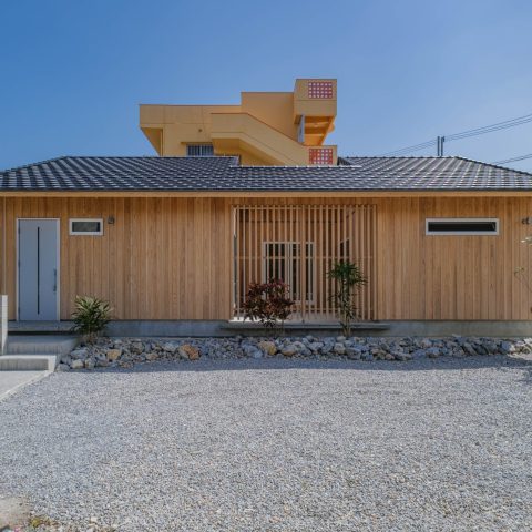 囲んでひらく、平屋の家